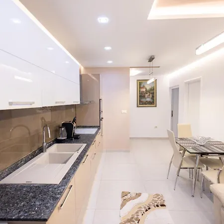 Apartment Kler-elegant Ali Demi *