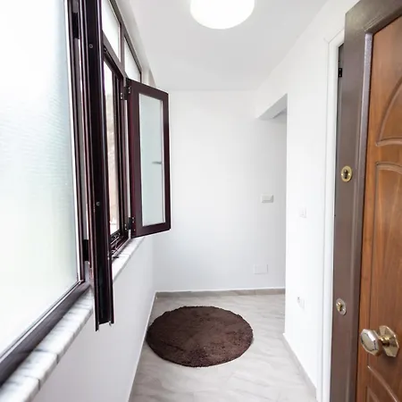 Kler-elegant Ali Demi *