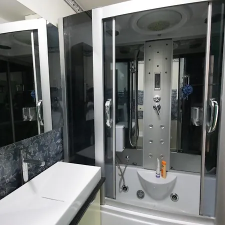 Kler-elegant Ali Demi