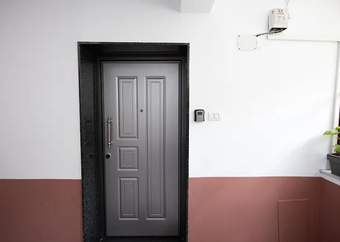 Kler-elegant Ali Demi * Tirana