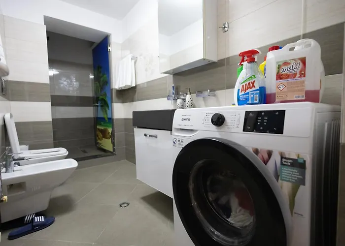 Kler-elegant Ali Demi Tirana